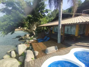 Chalet on the waterfront with heated pool and air conditioning - Image 2