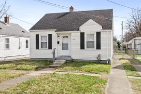 Bungalow near Churchill Downs and UofL w/ Big Yard - Image 2