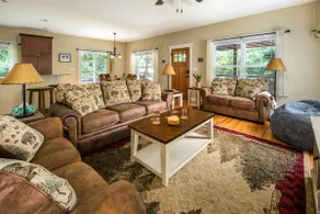 Bright - Comfortable - A+ Location - King Beds - Image 3
