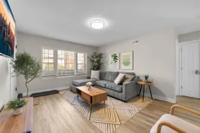 Cozy & Stylish Apartment w/Access to City or Burbs - Image 5