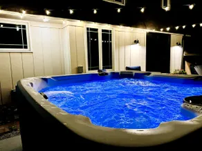 Avon Lake - Recent Remodeled & Spacious Charming 2BR Beach Home - Image 2