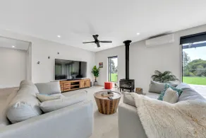 Modern New beautiful house near Geelong sleeps 10 - Image 2