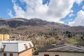 Mountain lodging with mountain view - Image 5