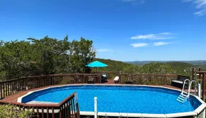 Amy's Hilltop Guesthouse | Views, Pets & Pool - Image 4