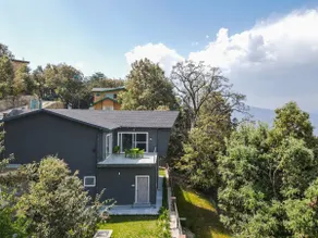 Nodo Living Hill Chalet with Views of the Ranges - Image 5
