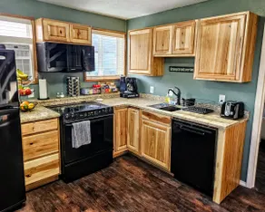 Private Cabin, Brkfst, Dbl Tub, 75”TV, Kayak, WD - Image 3