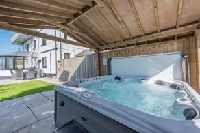Pembrokeshire Near The Beach With A Heated Pool - Image 3