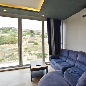 Hillview Duplex Penthouse - Image 3
