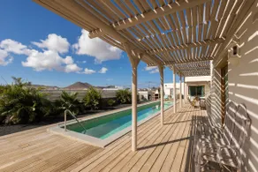 In Lajares Villa Take a swim in our 15m long pool - Image 5