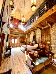 Luxurious unique Scarlet Manor castle sleeps 12 - Image 3