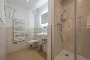 Modern, cozy and centrally located suite - Image 3