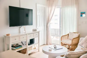 Stylish, Family-Friendly with Pool & Beach Access - Image 3