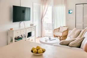 Stylish, Family-Friendly with Pool & Beach Access - Image 5