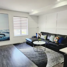 3BR Townhome | Sleeps 6 | Full Kitchen | King Bed - Image 2
