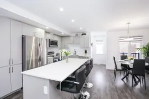 3BR Townhome | Sleeps 6 | Full Kitchen | King Bed - Image 5