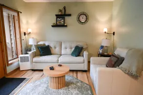 Sleeps 4. Full kitchen washer/dryer new KING bed - Image 2