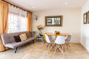 Apartment with terrace, air conditioning, parking, fast WiFi - Image 2