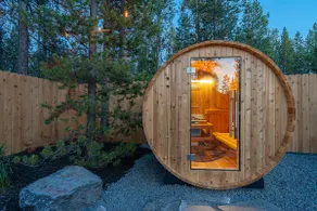 Near Crater Lake | Hot tub • Sauna • Ample Parking - Image 5