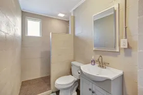 211 NE Main Street - Image 4