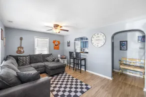 The Bluegrass House - Image 2