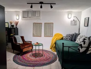 Charming Downtown Apartment - Feels Like Home! - Image 3