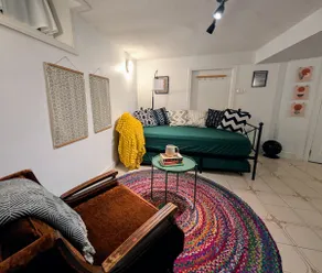 Charming Downtown Apartment - Feels Like Home! - Image 2