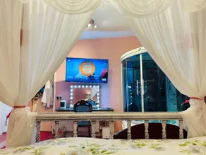 Large Mansion With Hot Tub & Disco/Cinema Room - Image 2