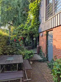 Studio with garden view - Image 5