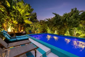 Secluded tropical oasis with a large deep pool - Image 3