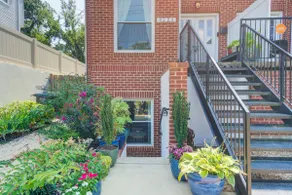 Subway & Easy Parking! Sunny 2 Bdrm w/ King Bed - Image 2