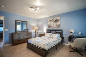 Charming home in Henderson with RV parking - Image 2