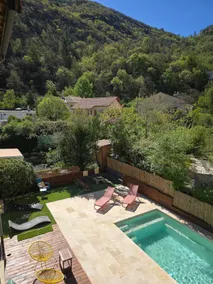 Charming 3-bedroom apartment with pool - Image 3