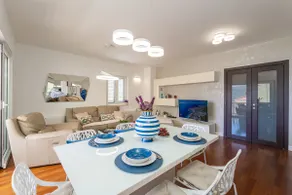 Seaview Elegance Apartment Luxury withFree Parking - Image 3