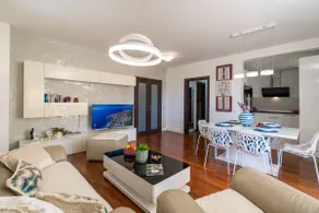 Seaview Elegance Apartment Luxury withFree Parking - Image 2