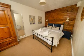 17th Century Farm Cottage Getaway - Image 2