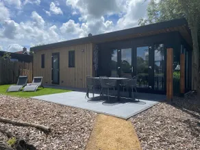 Entire house with unobstructed views and fenced garden - Image 3