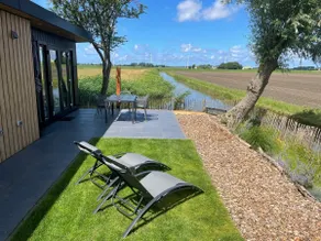 Entire house with unobstructed views and fenced garden - Image 2