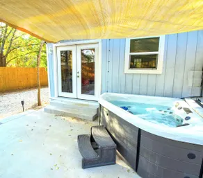 Tiki Cottage Lake Texoma - Hot Tub & Fun - Image 2