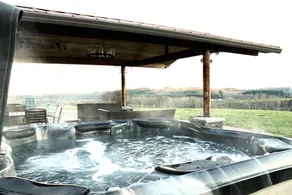 Vineyard House with a hot tub and beautiful views - Image 3