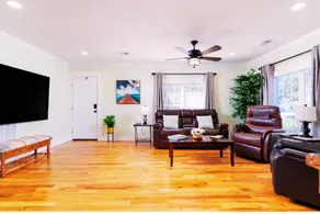Peaceful: Ridiculously Comfy Beds/Recliners, USC - Image 3