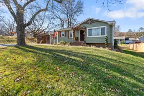 SEMO Redhawks Campus Home with Hot Tub - Image 4