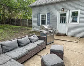 Cozy Cottage near Stadium - Image 5