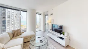 Corner 2 Bed with Lake Views - Image 2
