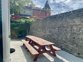 Sleeps 20: Driveway Parking, Near Downtown - Image 4