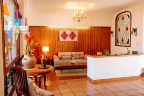 Bugambilia · Bright villa + parking | centrally located - Image 2