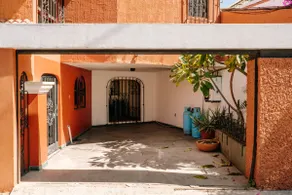 Bugambilia · Bright villa + parking | centrally located - Image 4