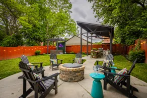 Mini Golf, Hot tub, Firepit, 8 mins to DT Driveway - Image 3