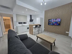 One-Bedroom Apartment, One Bed - Image 5