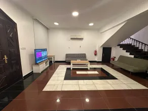Luxurious 5-Bedroom Villa 29 - Image 3