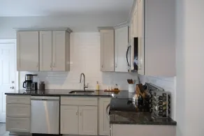 Warm & Inviting 2 Bedroom - Image 2